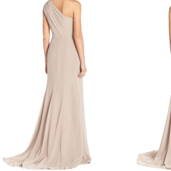 ❌ SOLD ❌ NWT One Shoulder Gown- Monique Lhuillier - Picture 2 of 5